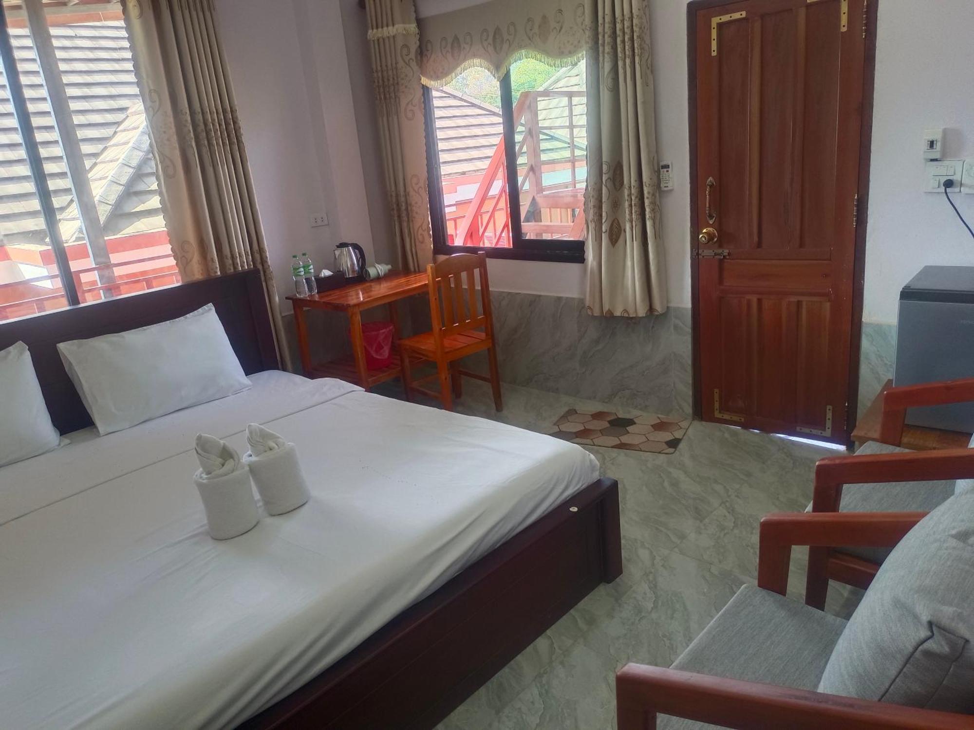 Dd Guesthouse Vang Vieng Esterno foto