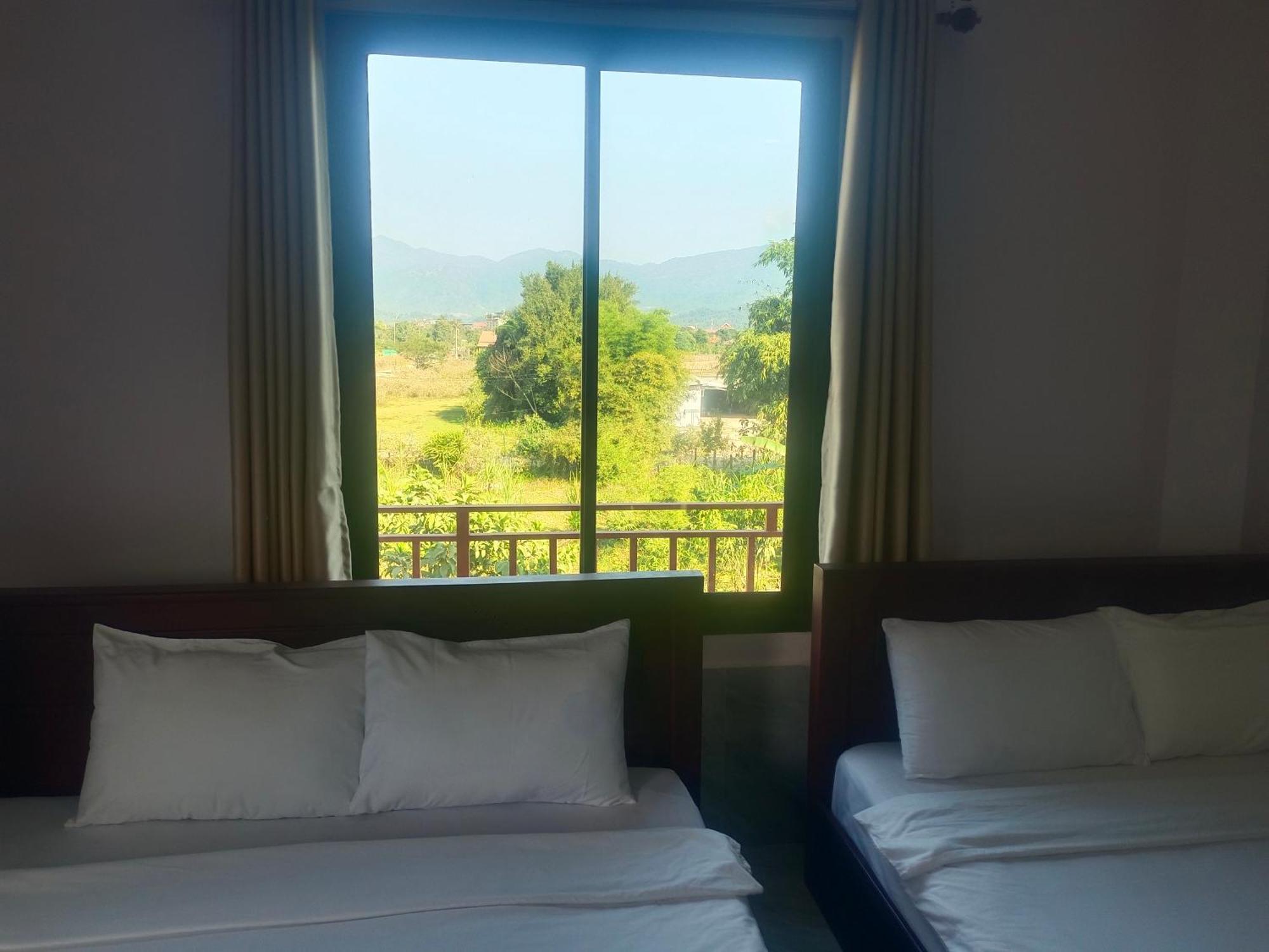 Dd Guesthouse Vang Vieng Esterno foto