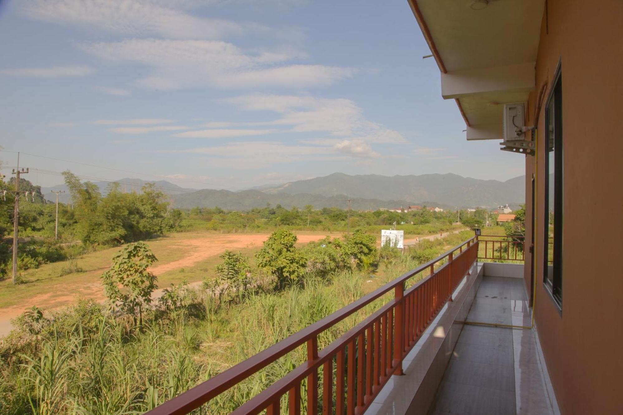 Dd Guesthouse Vang Vieng Esterno foto