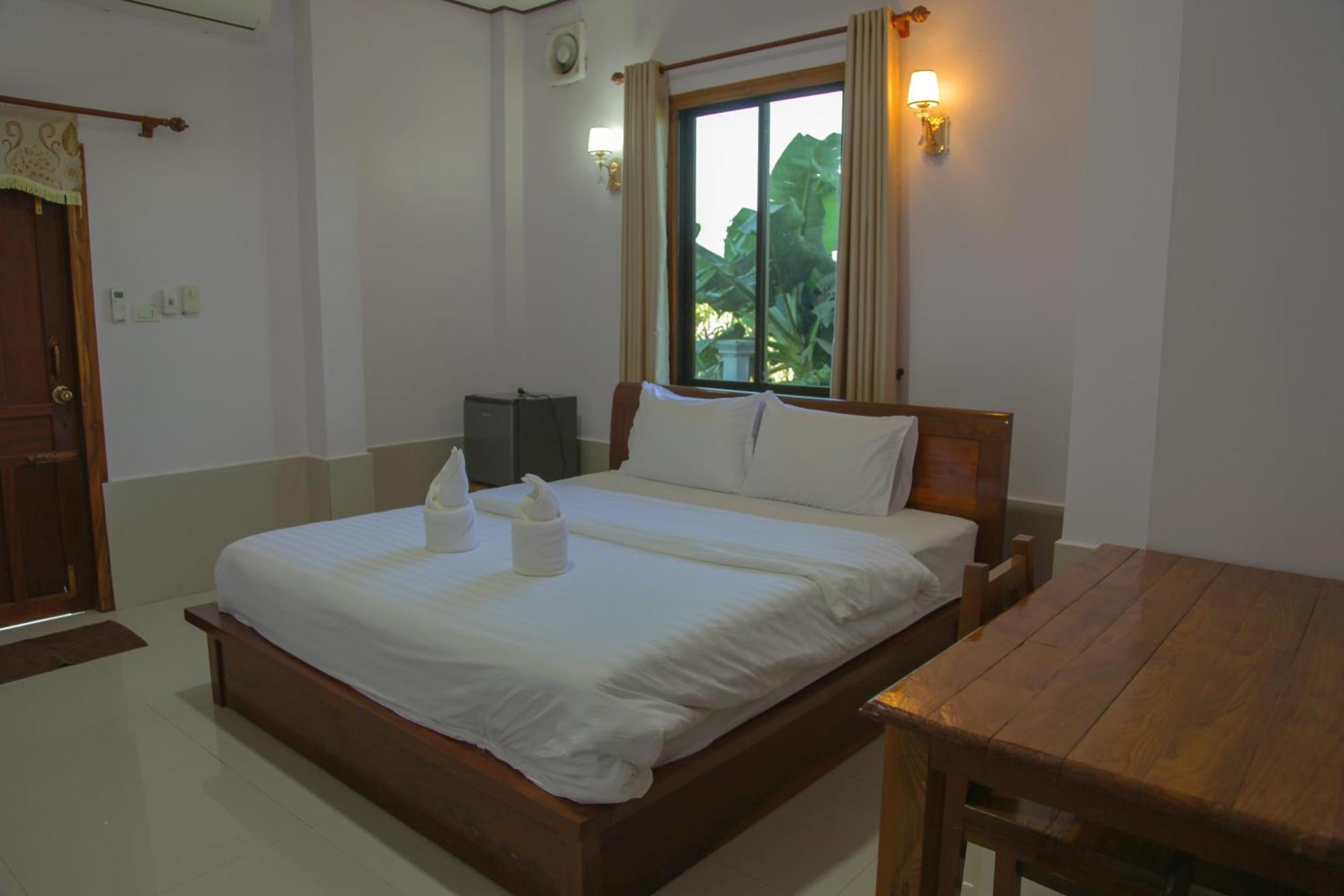 Dd Guesthouse Vang Vieng Esterno foto