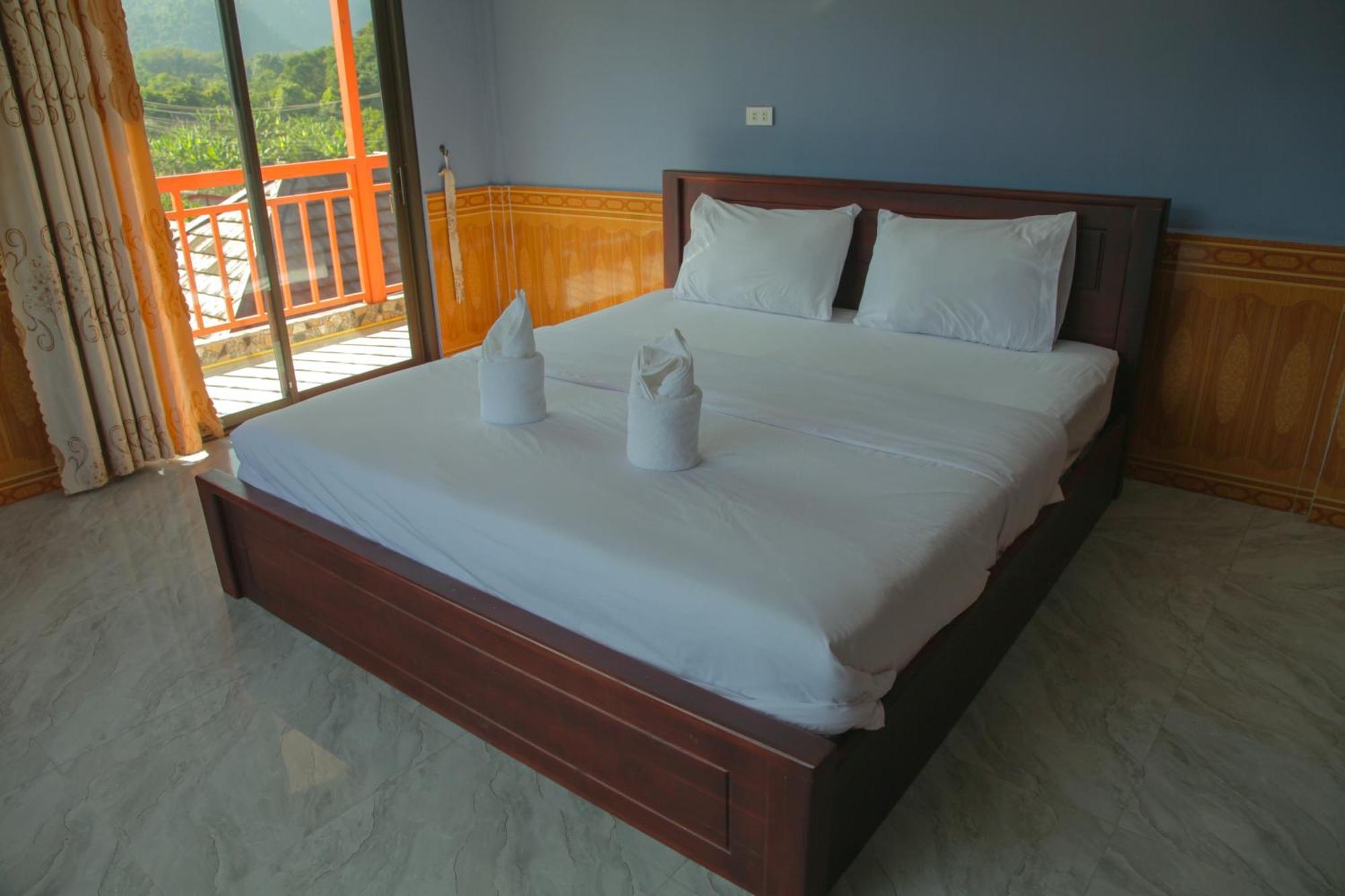 Dd Guesthouse Vang Vieng Esterno foto